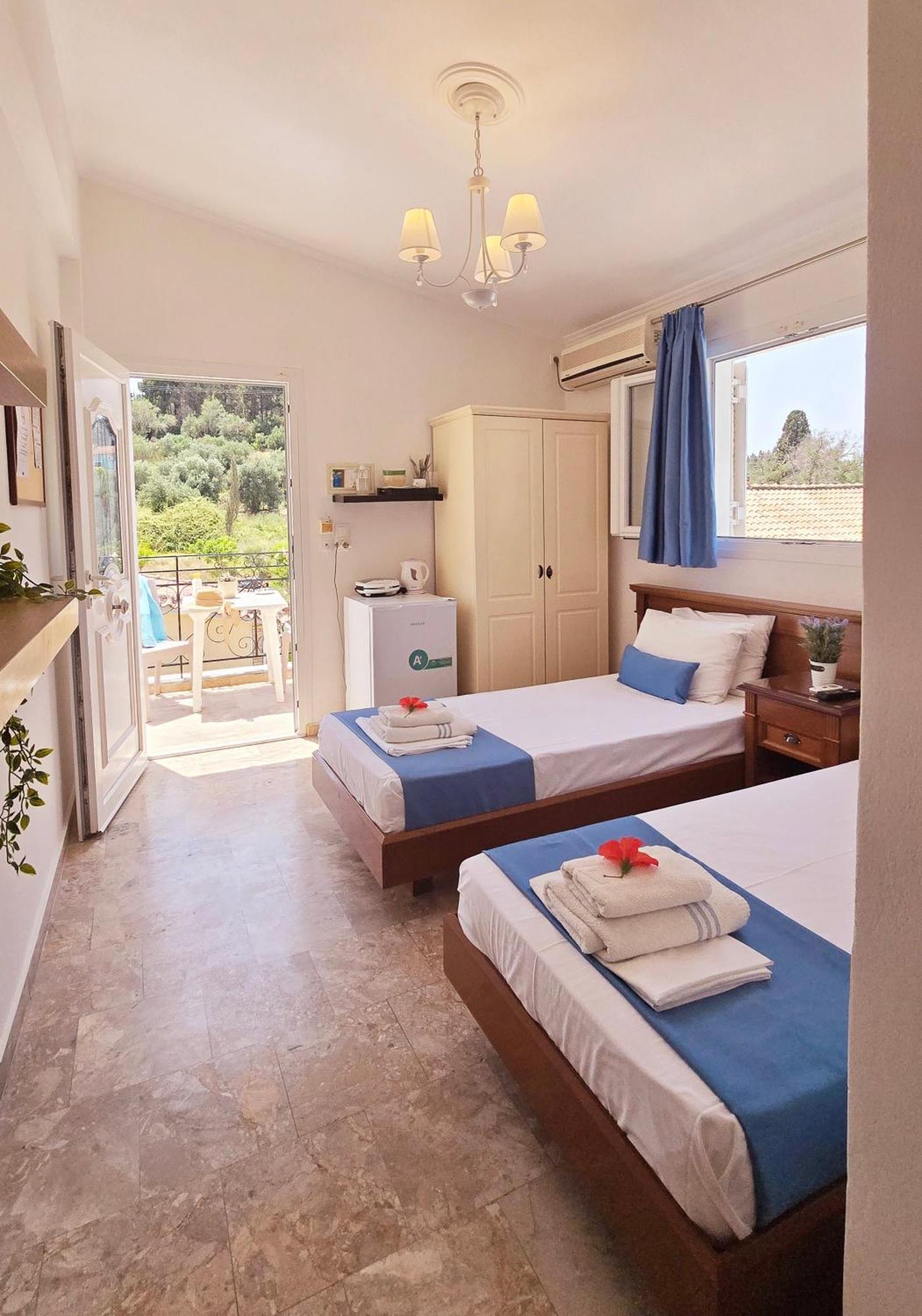 Villa Kormos Apart Hotel Kavos Ngoại thất bức ảnh