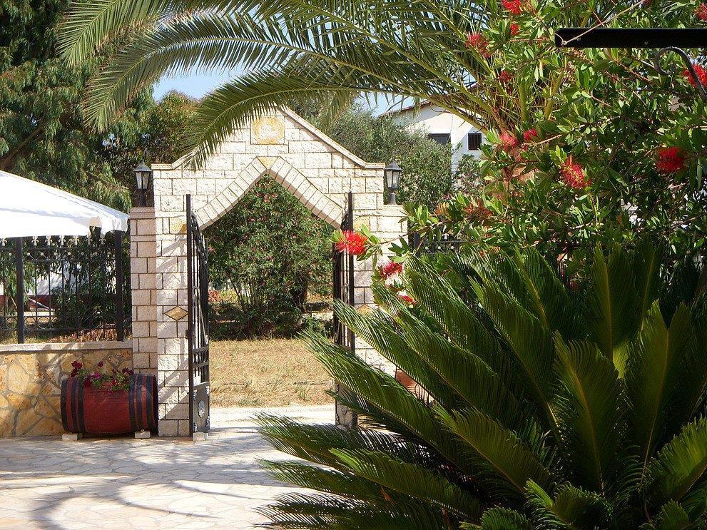 Villa Kormos Apart Hotel Kavos Ngoại thất bức ảnh
