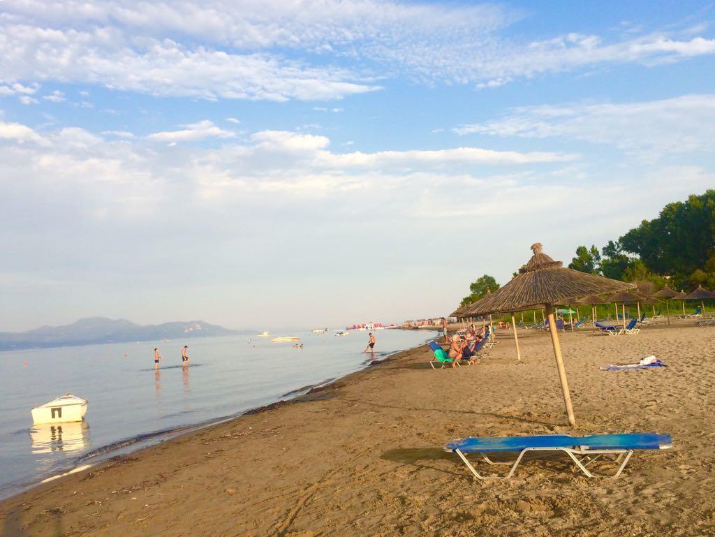 Villa Kormos Apart Hotel Kavos Ngoại thất bức ảnh