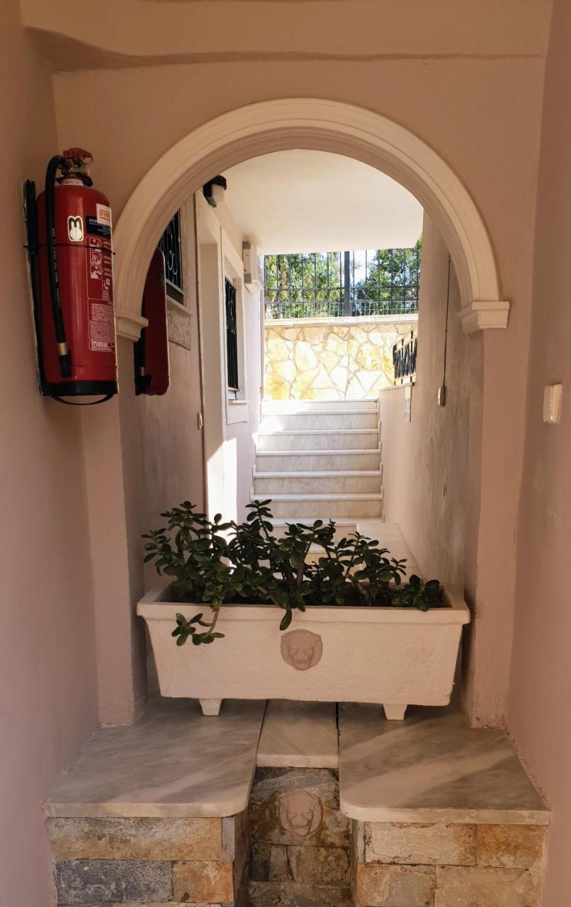 Villa Kormos Apart Hotel Kavos Ngoại thất bức ảnh