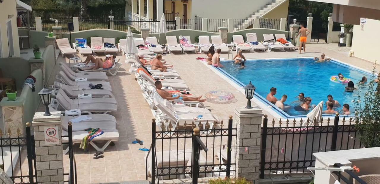 Villa Kormos Apart Hotel Kavos Ngoại thất bức ảnh